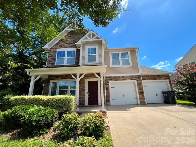 2512 Viburnum Court, Charlotte, NC - 4 beds, 3.5 baths, 2,675 sqft - $468,900