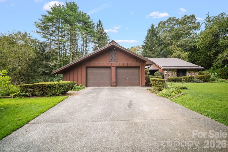 140 Redwood Street, Brevard, NC - 3 beds, 2 baths, 1,996 sqft - $450,000