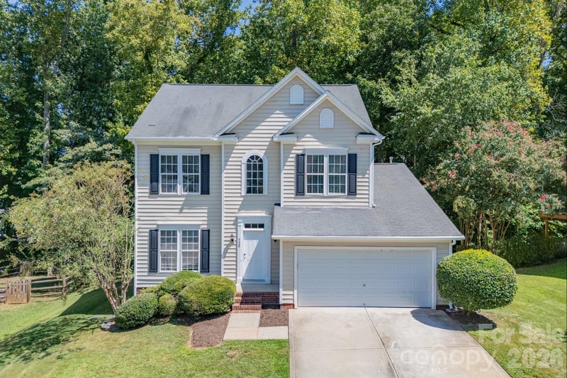 728 Knightswood Road, Fort Mill, SC - 4 beds, 2.5 baths, 2,198 sqft - $449,000