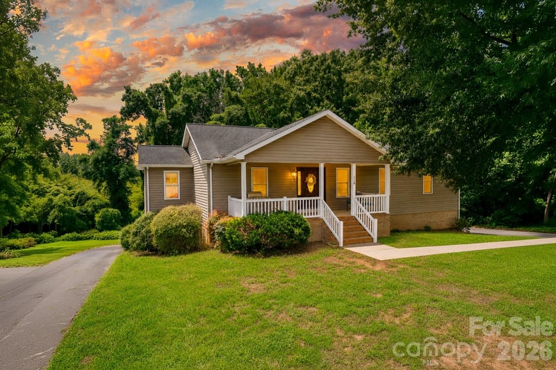 116 Brewer Lane, Mooresville, NC - 4 beds, 3 baths, 2,588 sqft - $419,900