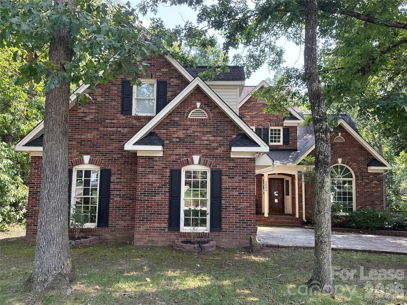 2649 Willowbrook Drive, Charlotte, NC - 3 beds, 2.5 baths, 2,697 sqft - $2,900