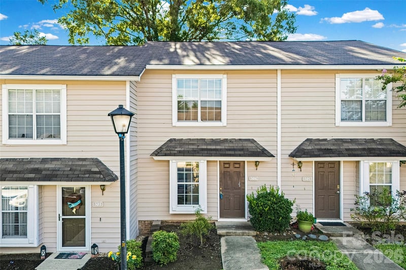 304 Heritage Parkway, Fort Mill, SC - 2 beds, 1.5 baths, 1,133 sqft - $205,000