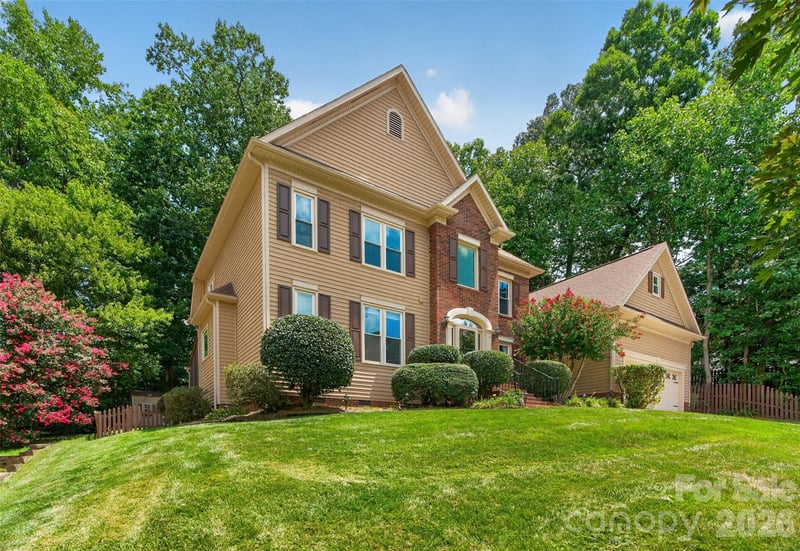 8011 Alba Court, Charlotte, NC - 5 beds, 3.5 baths, 3,265 sqft - $575,000