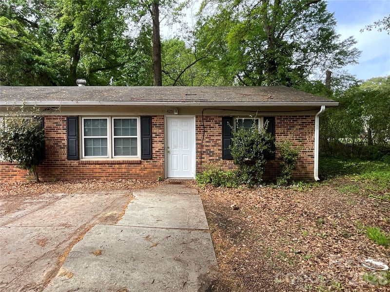423 N Carpenter Street, Gastonia, NC - 8 beds, 2,900 sqft - $425,000