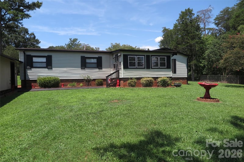 1042 Bexley Lane, Lincolnton, NC - 3 beds, 2 baths, 1,349 sqft - $219,900