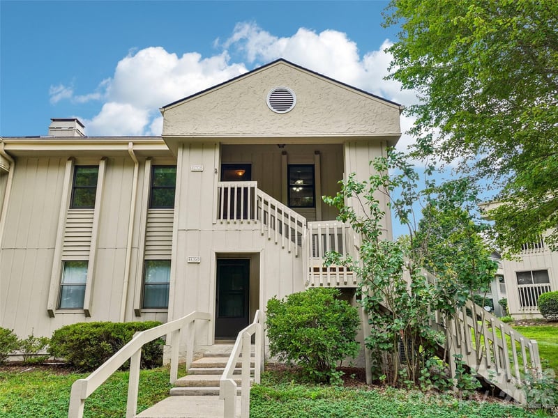1106 Abbey Circle, Asheville, NC - 2 beds, 2 baths, 1,112 sqft - $249,000