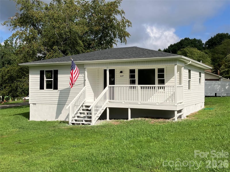 640 Hawthorne Street, Hudson, NC - 2 beds, 1 bath, 730 sqft - $200,000