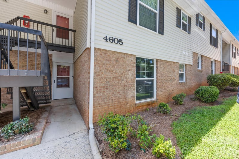 4605 Coronado Drive N, Charlotte, NC - 1 bed, 1 bath, 676 sqft - $150,000