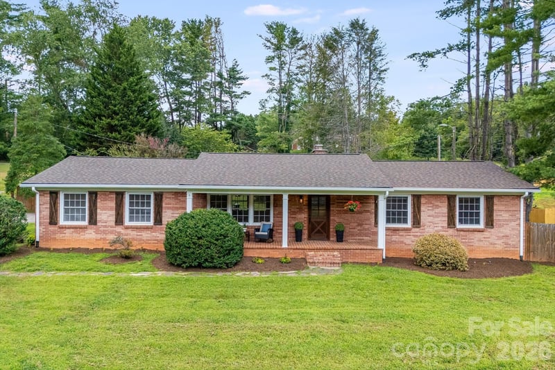 581 Old Leicester Highway, Asheville, NC - 3 beds, 2 baths, 1,901 sqft - $584,900