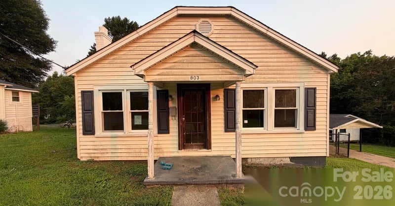 803 S Grove Street, Lincolnton, NC - 2 beds, 1 bath, 1,007 sqft - $120,000