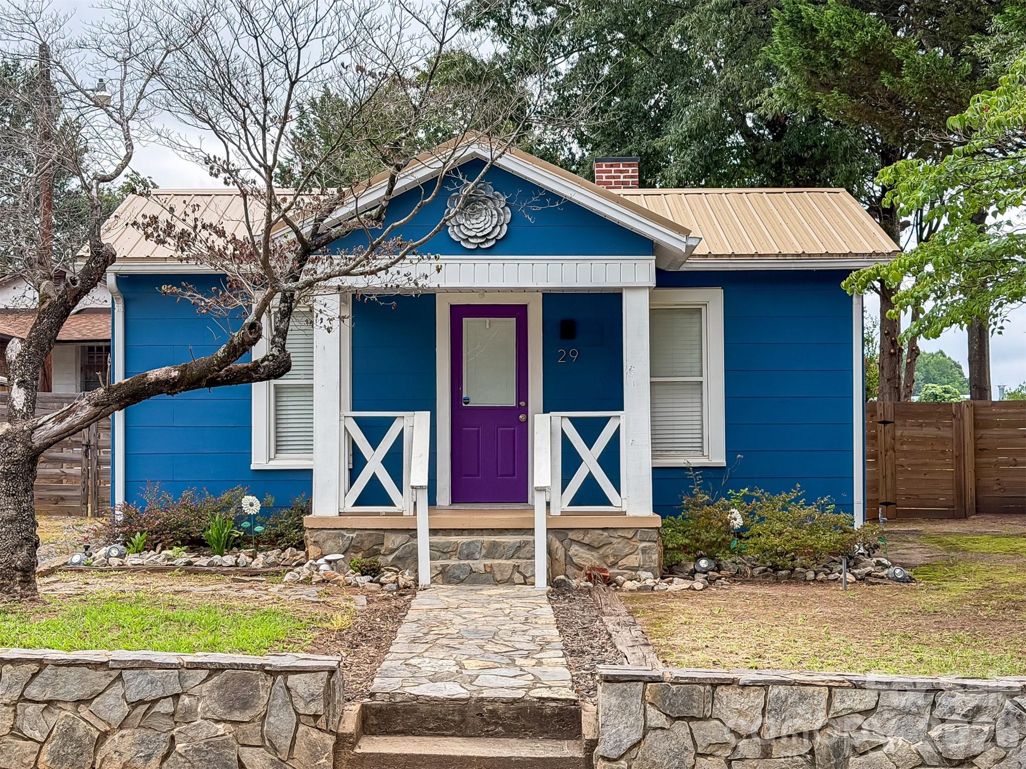 29 10th Street SE, Hickory, NC. property listing photo