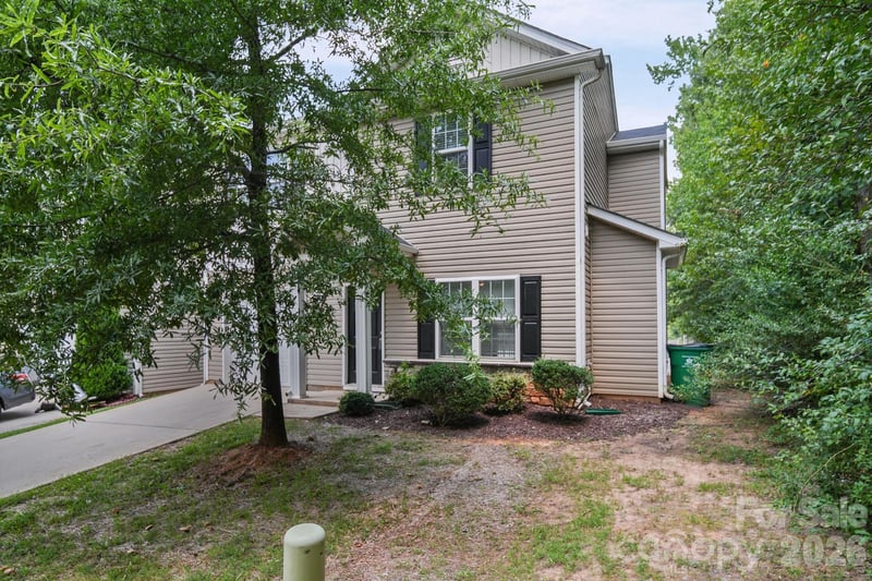 6013 Vista Woods Lane, Charlotte, NC - 3 beds, 2.5 baths, 1,495 sqft - $309,900