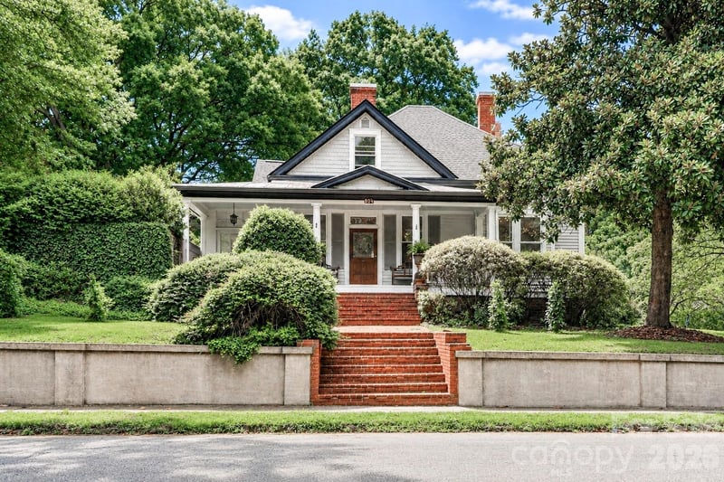 804 E Broad Street, Statesville, NC - 4 beds, 3.5 baths, 3,489 sqft - $675,000