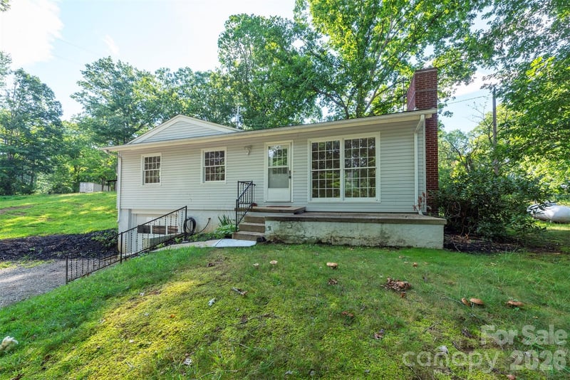 76 Maple Springs Road, Asheville, NC - 3 beds, 1 bath, 985 sqft - $335,000
