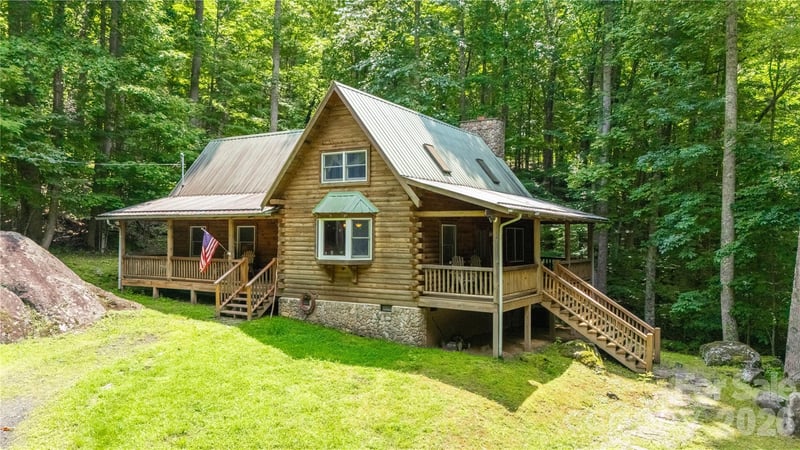 400 Amber Drive, Bakersville, NC - 2 beds, 2 baths, 1,552 sqft - $439,000