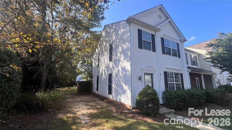 3261 Mannington Drive, Charlotte, NC - 3 beds, 2.5 baths, 1,350 sqft - $1,950