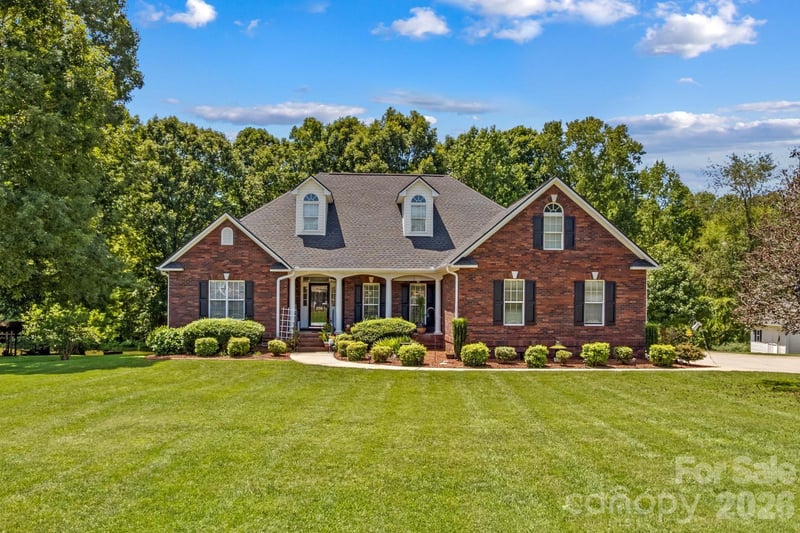 276 Falcon Crest Lane, Salisbury, NC - 4 beds, 3 baths, 3,103 sqft - $589,670