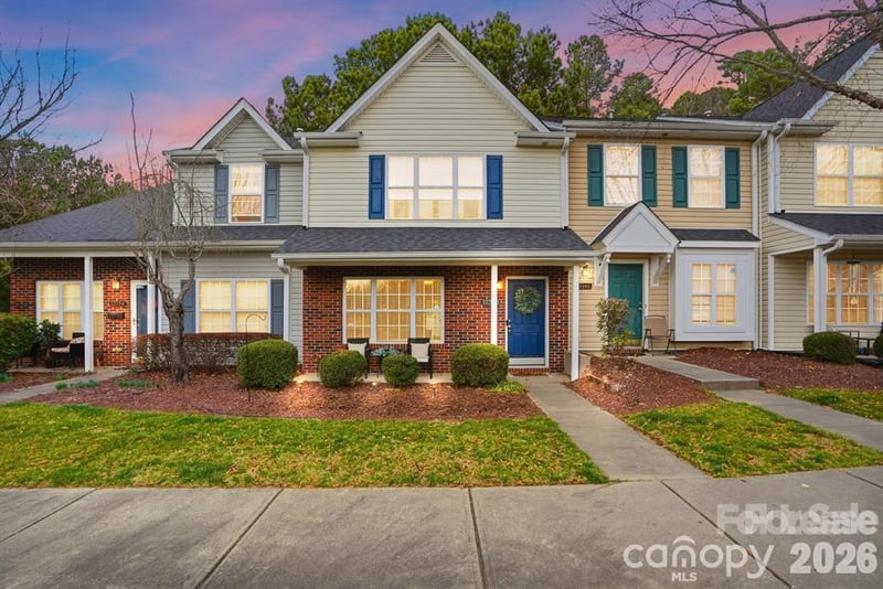 12350 Hennigan Place Lane, Charlotte, NC - 2 beds, 2.5 baths, 1,320 sqft - $1,875