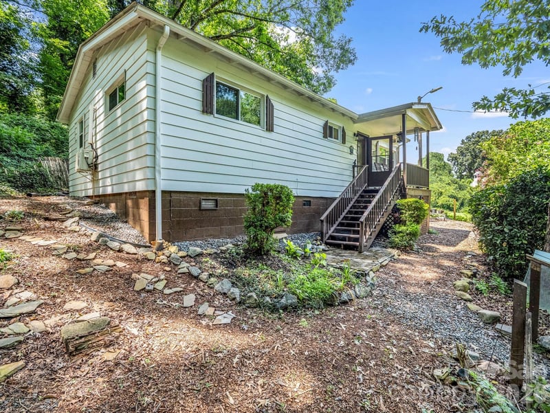 333 N Meridian Street, Rutherfordton, NC - 3 beds, 1 bath, 1,075 sqft - $179,000