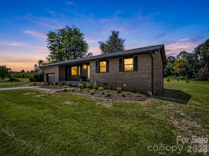 24 Verbena Way Apt 5, Flat Rock, NC - 3 beds, 2 baths, 1,409 sqft - $389,900