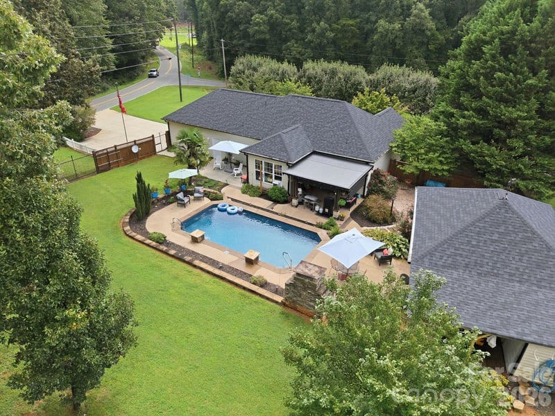 359 Huffstetler Lake Road, Dallas, NC - 3 beds, 2 baths, 1,298 sqft - $465,000