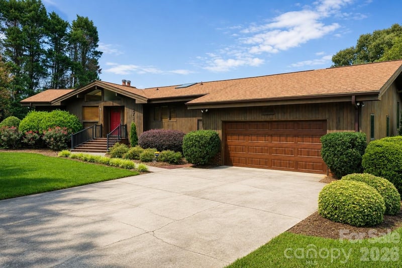 3711 Blendwood Lane NE, Hickory, NC - 4 beds, 3.5 baths, 3,281 sqft - $689,000