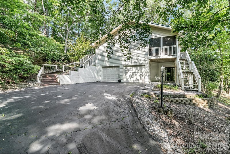129 Melrose Court, Lake Lure, NC - 3 beds, 2.5 baths, 1,967 sqft - $450,000