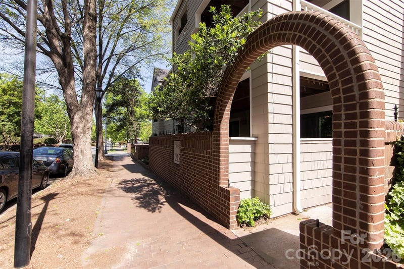 212 W 10th Street Apt 17, Charlotte, NC - 2 beds, 2 baths, 971 sqft - $299,999