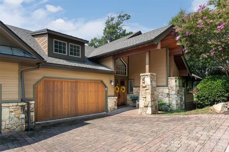 8 Points West Drive, Asheville, NC - 3 beds, 3.5 baths, 3,612 sqft - $1,695,000
