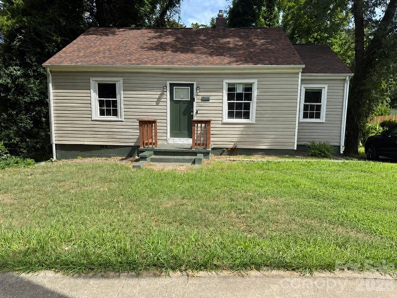 826 W Davidson Avenue, Gastonia, NC - 3 beds, 1 bath, 957 sqft - $160,000