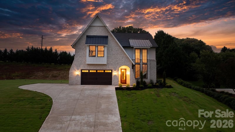 2670 Charleston Court, Claremont, NC - 4 beds, 3.5 baths, 3,009 sqft - $779,900