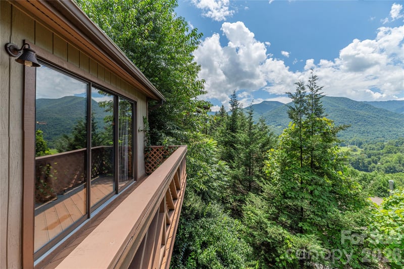 73 Mountain Breeze Drive, Maggie Valley, NC - 2 beds, 2 baths, 1,025 sqft - $429,900
