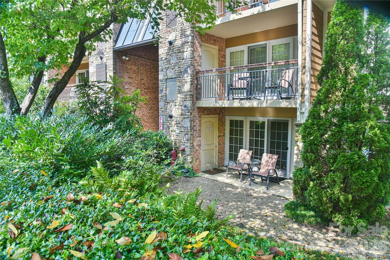 211 Bowling Park Road, Asheville, NC - 2 beds, 2 baths, 941 sqft - $259,000
