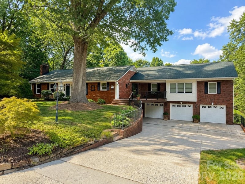 250 36th Avenue NW, Hickory, NC - 3 beds, 4 baths, 4,325 sqft - $659,000
