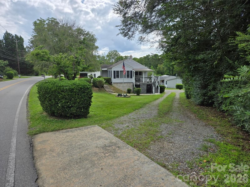 214 Governors View Road, Asheville, NC - 2 beds, 1.5 baths, 912 sqft - $374,900