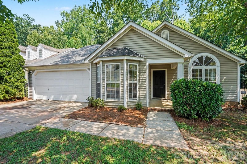 9819 Veronica Drive, Charlotte, NC - 3 beds, 2 baths, 1,393 sqft - $314,900