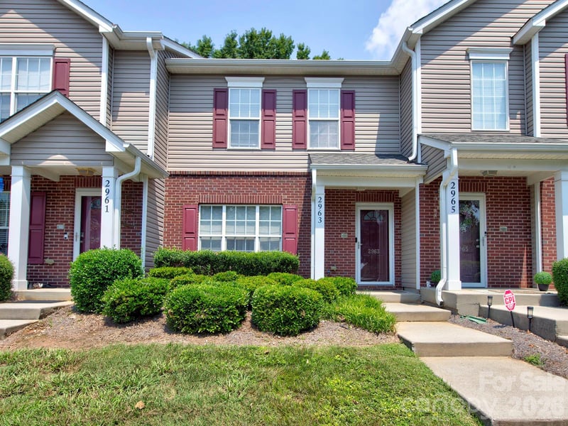 2963 Little Stream Court, Matthews, NC - 3 beds, 2.5 baths, 1,407 sqft - $267,500