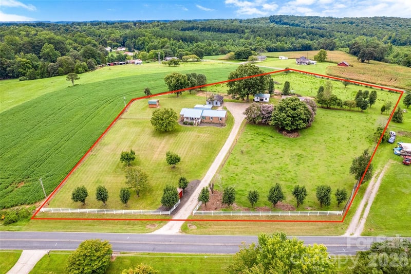 433 Mock Mill Road, Statesville, NC - 3 beds, 3 baths, 1,877 sqft - $515,000