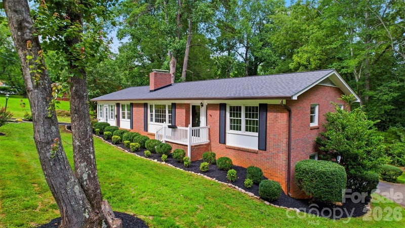 401 S East End Avenue, Statesville, NC - 4 beds, 2 baths, 2,784 sqft - $349,900
