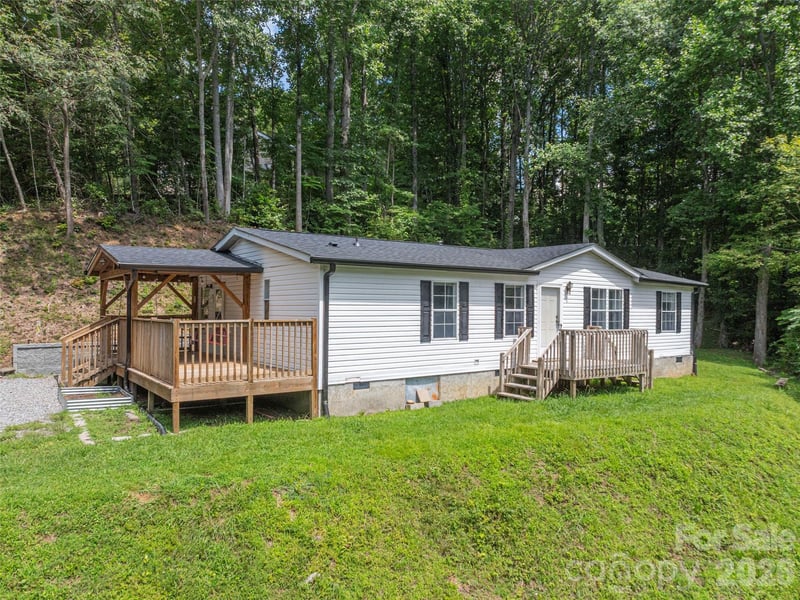 152 Hollon Cove, Waynesville, NC - 3 beds, 2 baths, 1,362 sqft - $235,000