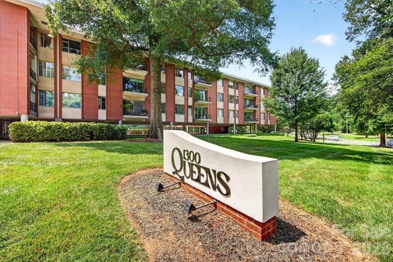 1300 Queens Road Apt 209, Charlotte, NC - 3 beds, 2 baths, 1,337 sqft - $425,000