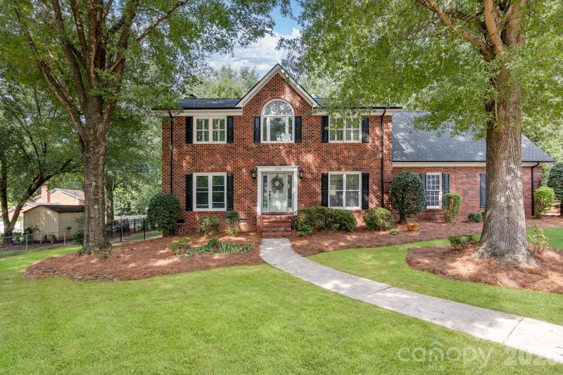 1228 12th Fairway Drive NW, Concord, NC - 4 beds, 2.5 baths, 2,622 sqft - $599,900