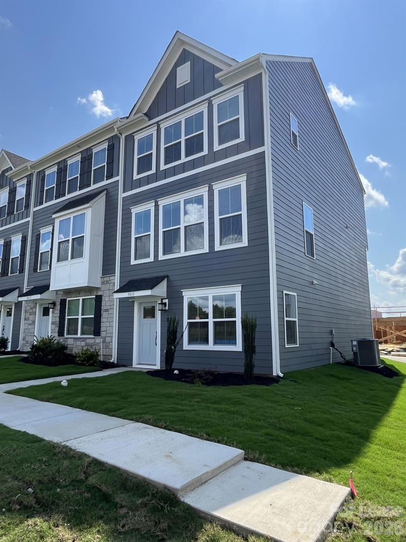 5013 Griers Hill Drive, Charlotte, NC - 4 beds, 3.5 baths, 1,870 sqft - $2,700