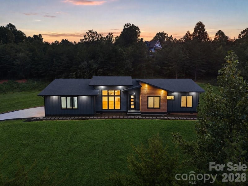 7 Spicebush Lane, Weaverville, NC - 3 beds, 2.5 baths, 2,026 sqft - $699,000