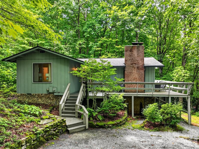 2 Bear Rock Loop Road, Hendersonville, NC - 3 beds, 3 baths, 1,551 sqft - $409,900