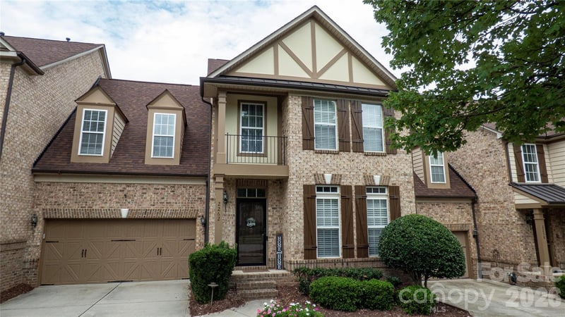 2262 NW Donnington Lane NW, Concord, NC - 5 beds, 3.5 baths, 4,390 sqft - $619,900