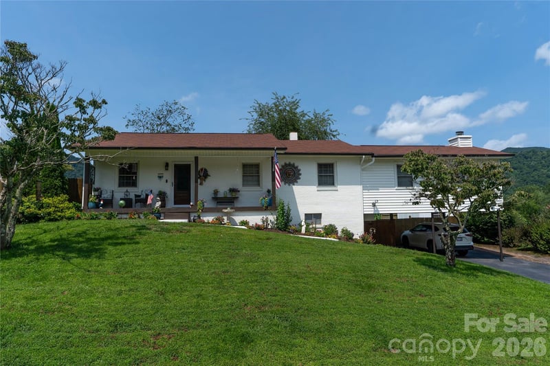 130 Beaverdam Heights Drive, Canton, NC - 3 beds, 3.5 baths, 1,902 sqft - $449,000