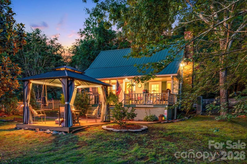 242 Whitney Boulevard, Lake Lure, NC - 3 beds, 1.5 baths, 1,008 sqft - $299,000