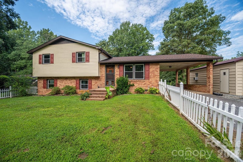 1369 Chancellor Drive, Claremont, NC - 3 beds, 2.5 baths, 1,751 sqft - $320,000