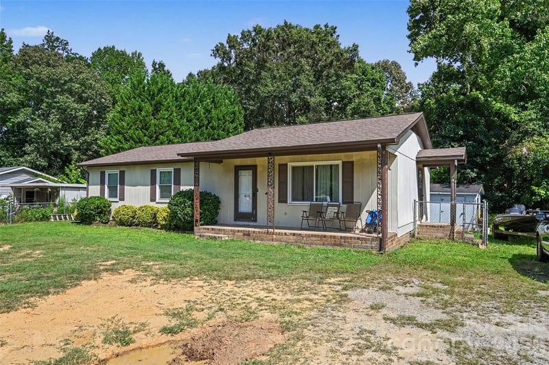 808 E Chestnut Street, Stanley, NC - 3 beds, 1.5 baths, 1,257 sqft - $236,000